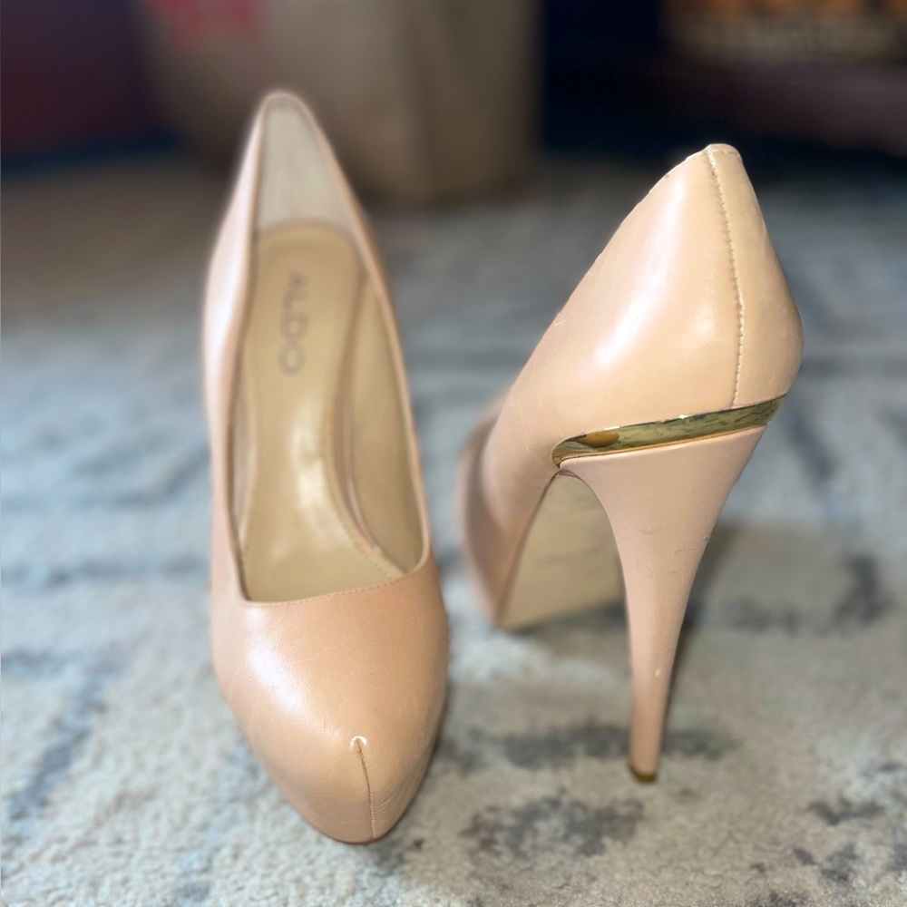 Women’s Aldo Beige heels